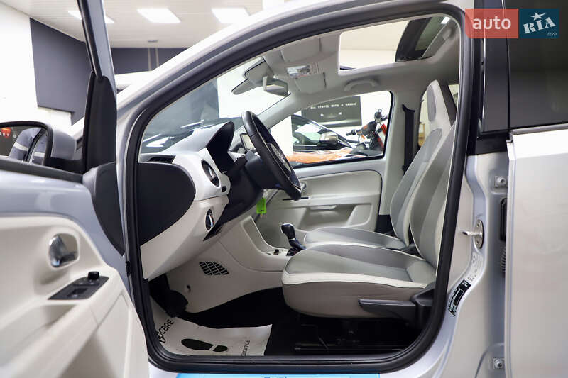 Хэтчбек Volkswagen Up 2014 в Дрогобыче