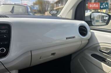 Хэтчбек Volkswagen Up 2015 в 