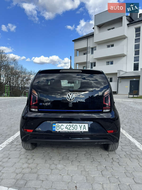 Хэтчбек Volkswagen Up 2017 в Львове