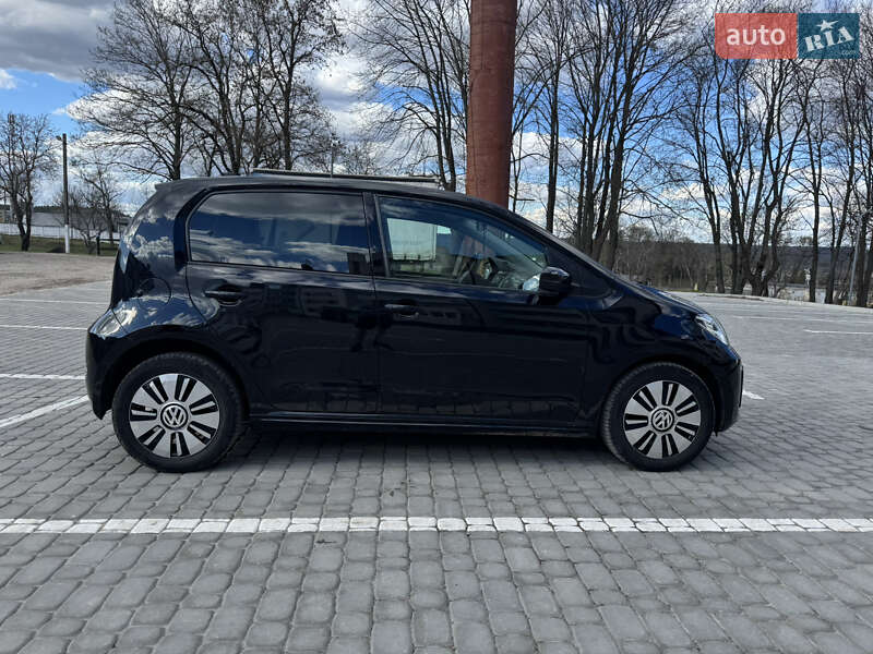 Хэтчбек Volkswagen Up 2017 в Львове