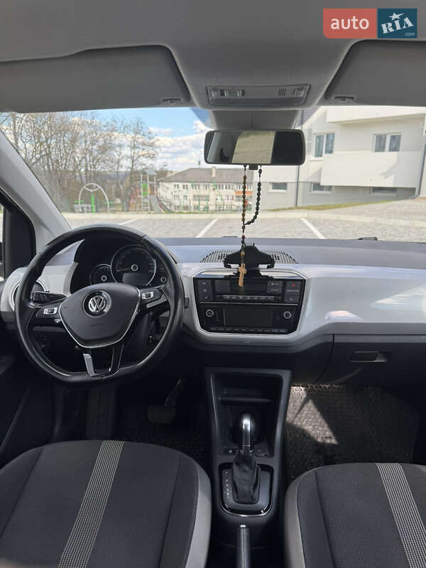 Хэтчбек Volkswagen Up 2017 в Львове