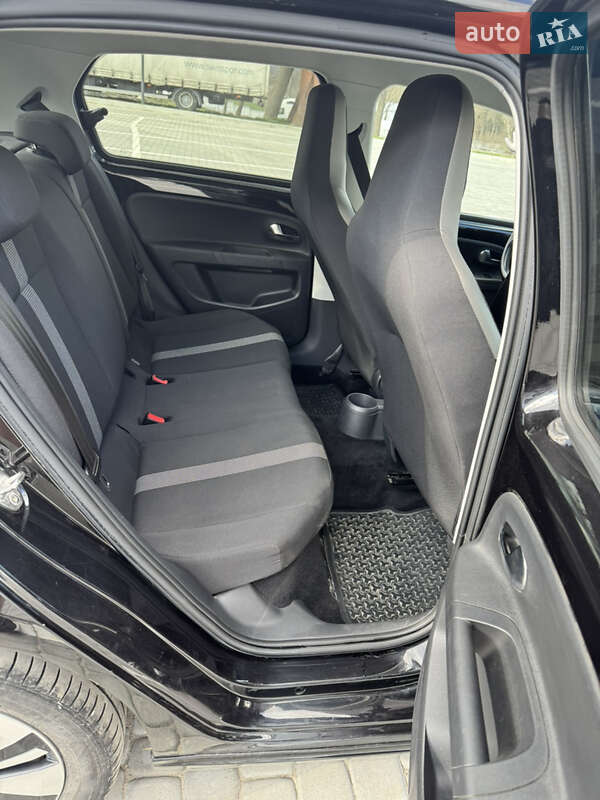 Хэтчбек Volkswagen Up 2017 в Львове