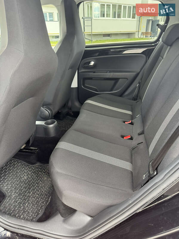 Хэтчбек Volkswagen Up 2017 в Львове