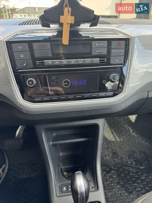 Хэтчбек Volkswagen Up 2017 в Львове