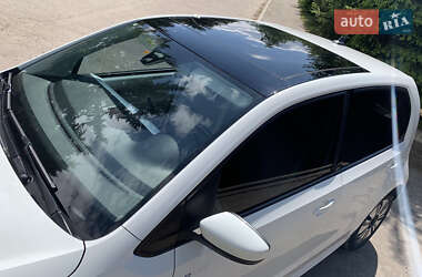Хетчбек Volkswagen Up 2014 в 