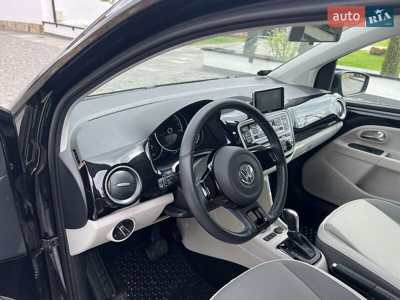 Хэтчбек Volkswagen Up 2016 в Ровно