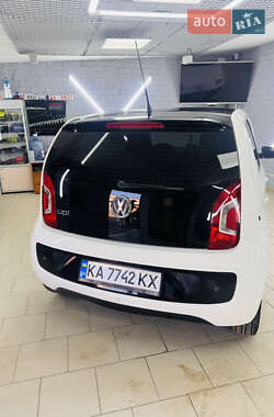 Хэтчбек Volkswagen Up 2012 в 