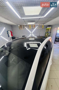 Хэтчбек Volkswagen Up 2012 в 