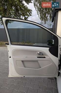 Хэтчбек Volkswagen Up 2015 в 