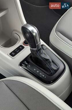 Хэтчбек Volkswagen Up 2015 в 