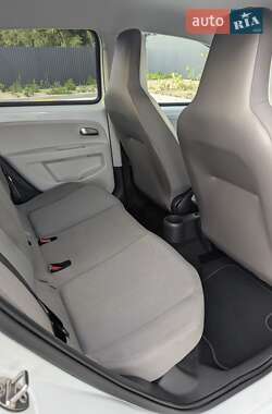 Хэтчбек Volkswagen Up 2015 в 