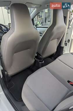Хэтчбек Volkswagen Up 2015 в 