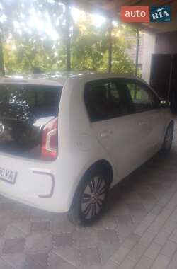 Хетчбек Volkswagen Up 2016 в Стрию