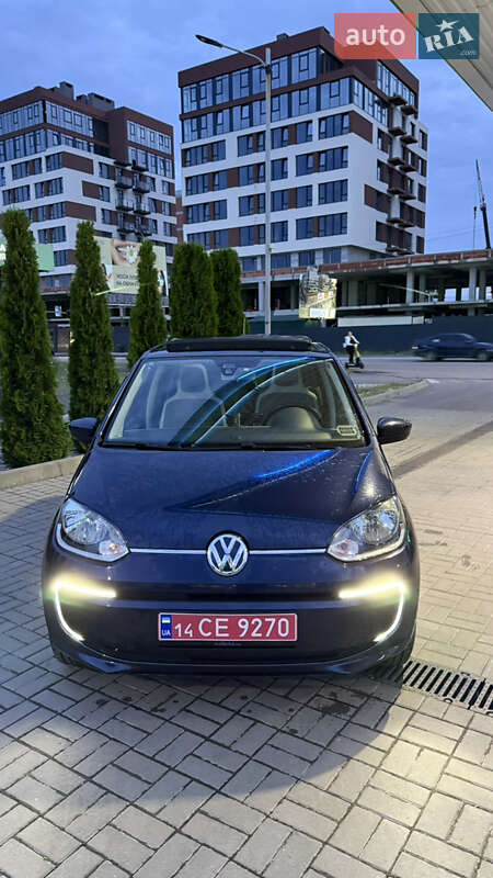 Хэтчбек Volkswagen Up 2013 в Ужгороде