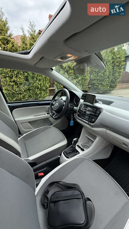 Хэтчбек Volkswagen Up 2013 в Ужгороде