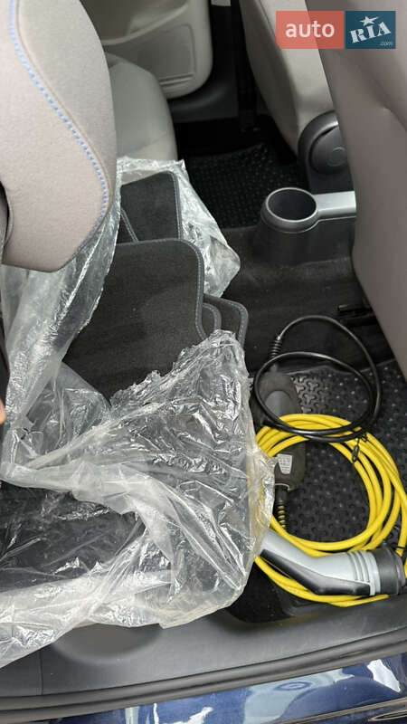 Хэтчбек Volkswagen Up 2013 в Ужгороде