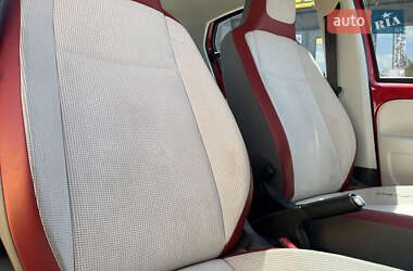 Хэтчбек Volkswagen Up 2012 в 