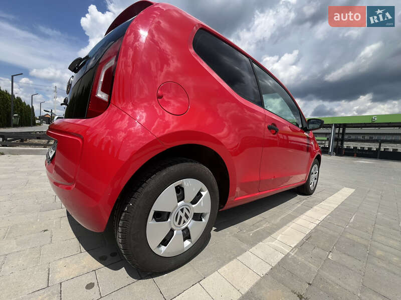 Хэтчбек Volkswagen Up 2011 в Каменец-Подольском