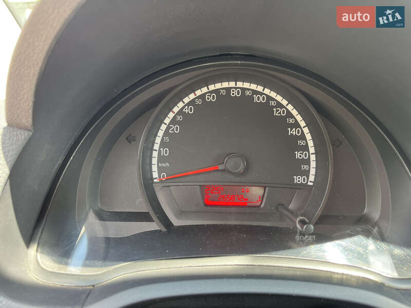 Хэтчбек Volkswagen Up 2011 в Каменец-Подольском