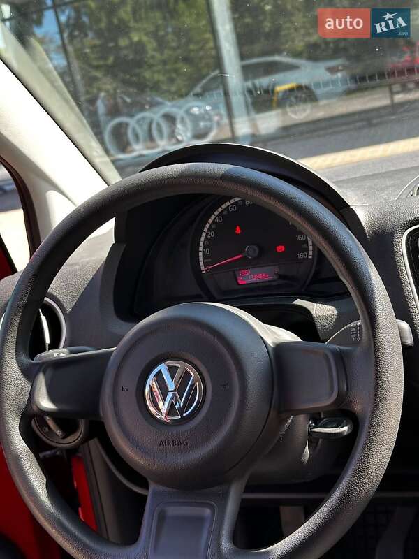 Хэтчбек Volkswagen Up 2011 в Львове