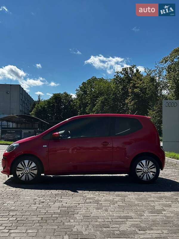 Хэтчбек Volkswagen Up 2011 в Львове
