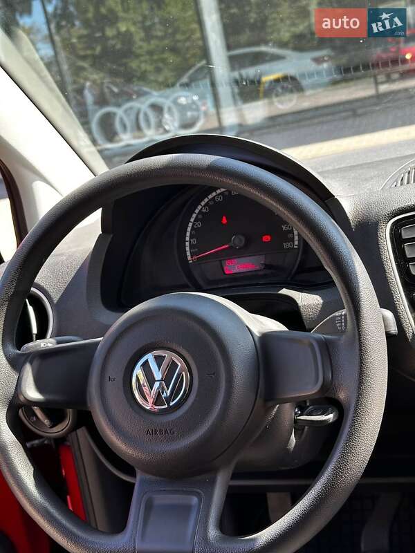 Хэтчбек Volkswagen Up 2011 в Львове