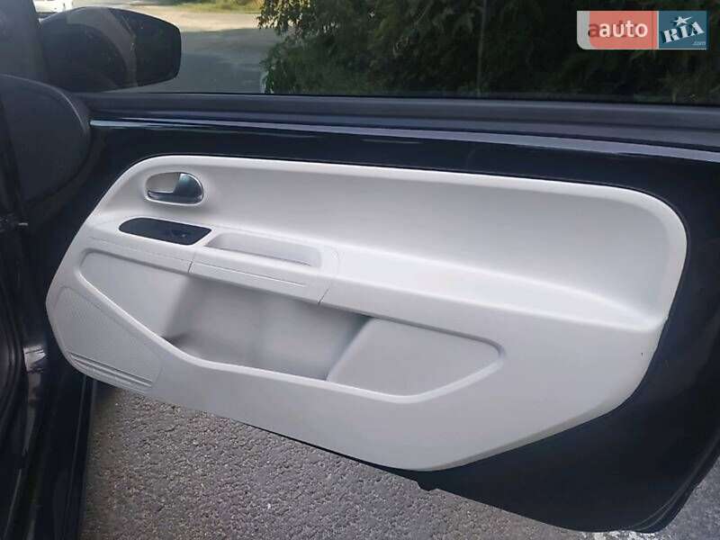 Хетчбек Volkswagen Up 2012 в Житомирі