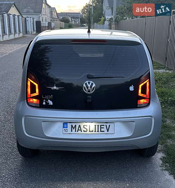 Хетчбек Volkswagen Up 2014 в Києві