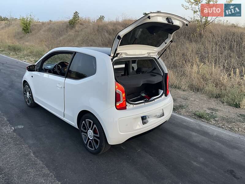 Хетчбек Volkswagen Up 2013 в Одесі