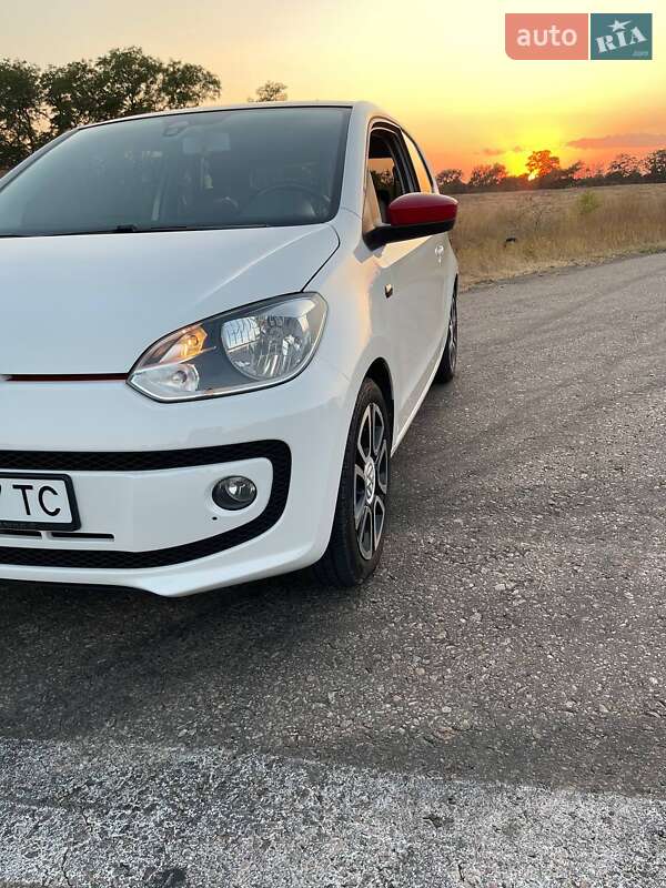 Хетчбек Volkswagen Up 2013 в Одесі