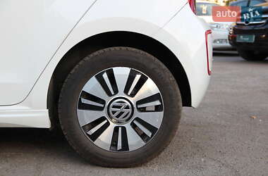 Хэтчбек Volkswagen Up 2013 в 