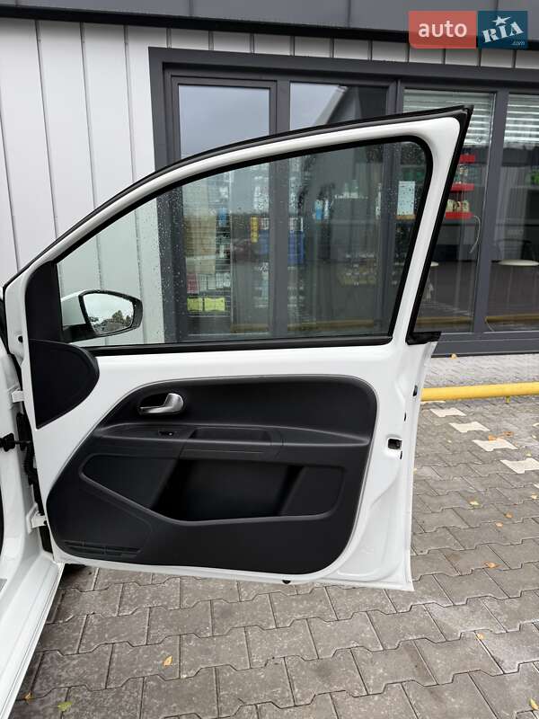 Хэтчбек Volkswagen Up 2017 в Владимире