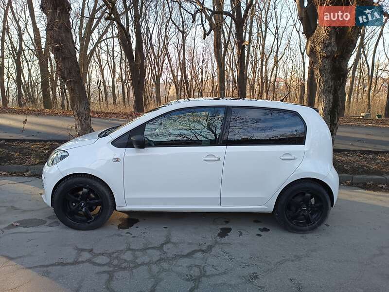 Хетчбек Volkswagen Up 2013 в Кам'янець-Подільському
