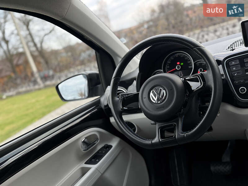 Хэтчбек Volkswagen Up 2015 в Дрогобыче