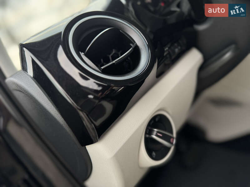 Хэтчбек Volkswagen Up 2015 в Дрогобыче