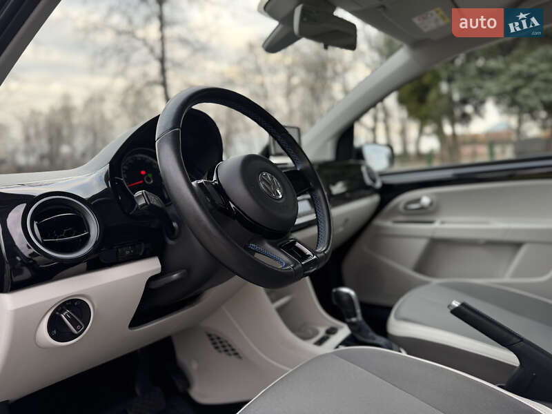 Хэтчбек Volkswagen Up 2015 в Дрогобыче