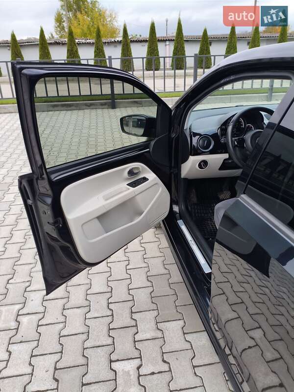 Хэтчбек Volkswagen Up 2014 в Изяславе