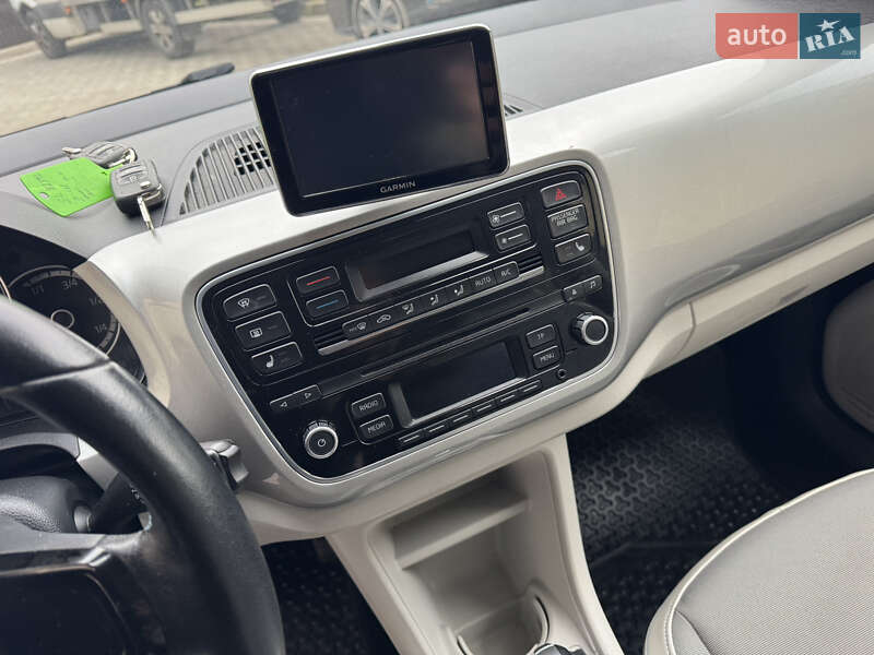 Хетчбек Volkswagen Up 2015 в Тернополі