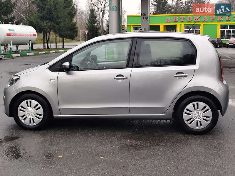 Хетчбек Volkswagen Up 2013 в Звягелі