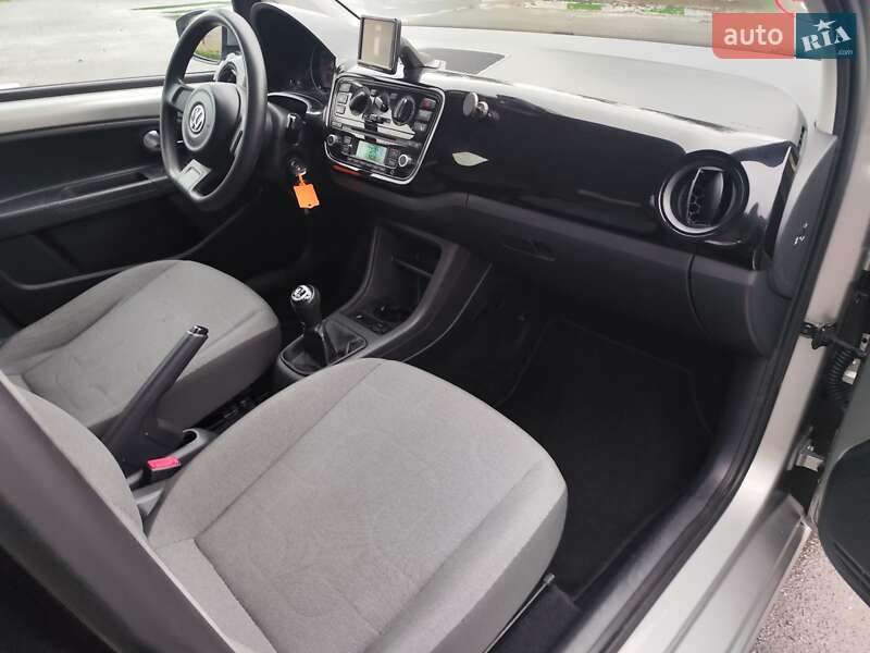 Хетчбек Volkswagen Up 2013 в Звягелі