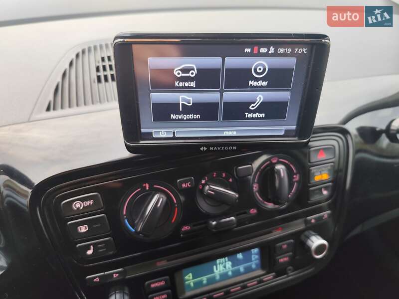 Хетчбек Volkswagen Up 2013 в Звягелі