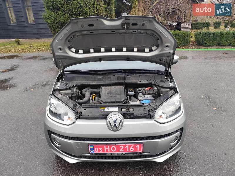 Хетчбек Volkswagen Up 2013 в Звягелі