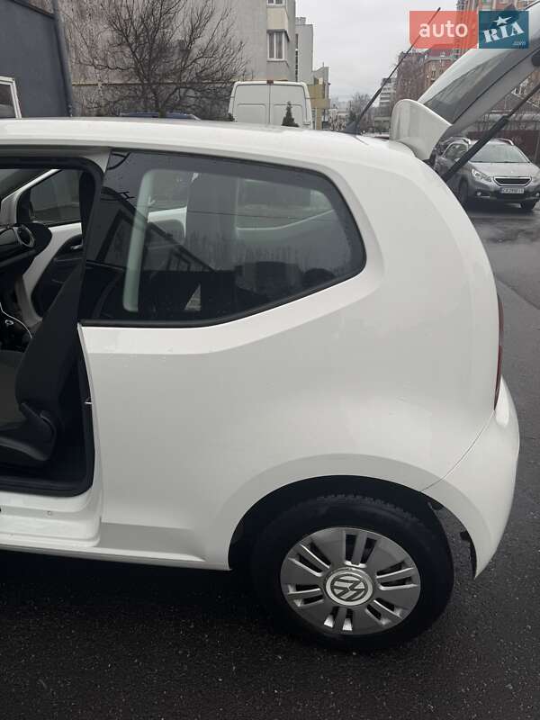 Хэтчбек Volkswagen Up 2013 в Черкассах