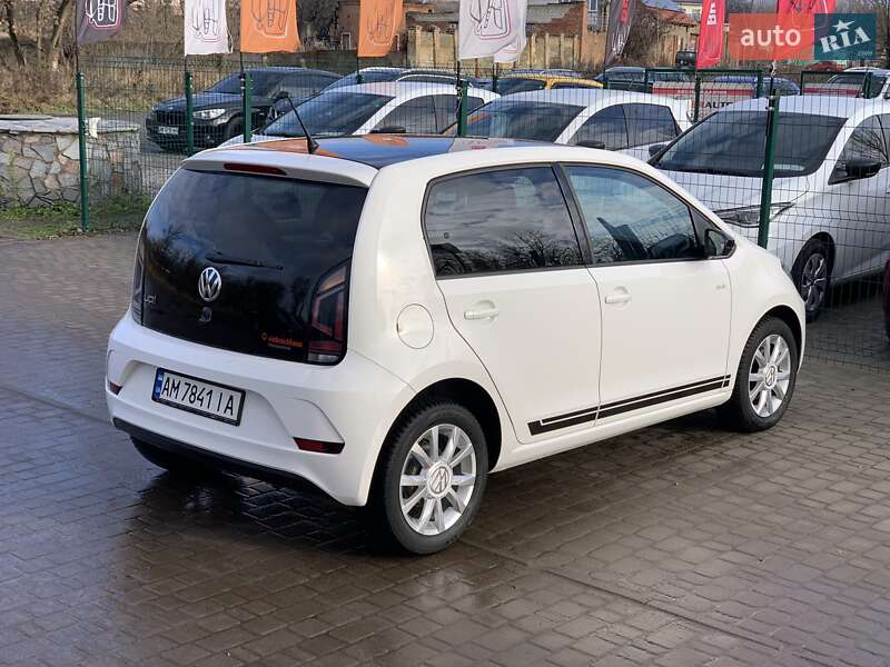 Хетчбек Volkswagen Up 2016 в Бердичеві