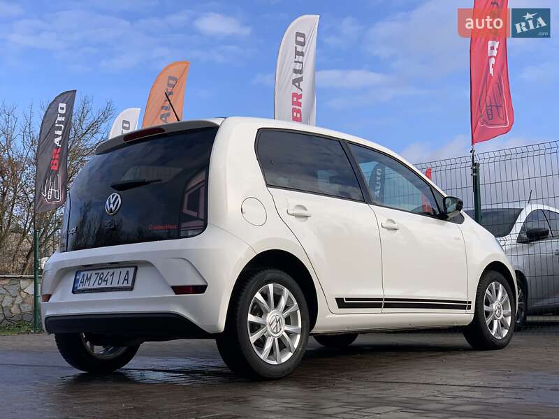 Хетчбек Volkswagen Up 2016 в Бердичеві