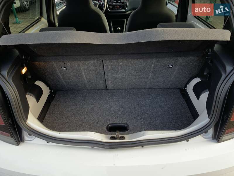 Хетчбек Volkswagen Up 2016 в Бердичеві