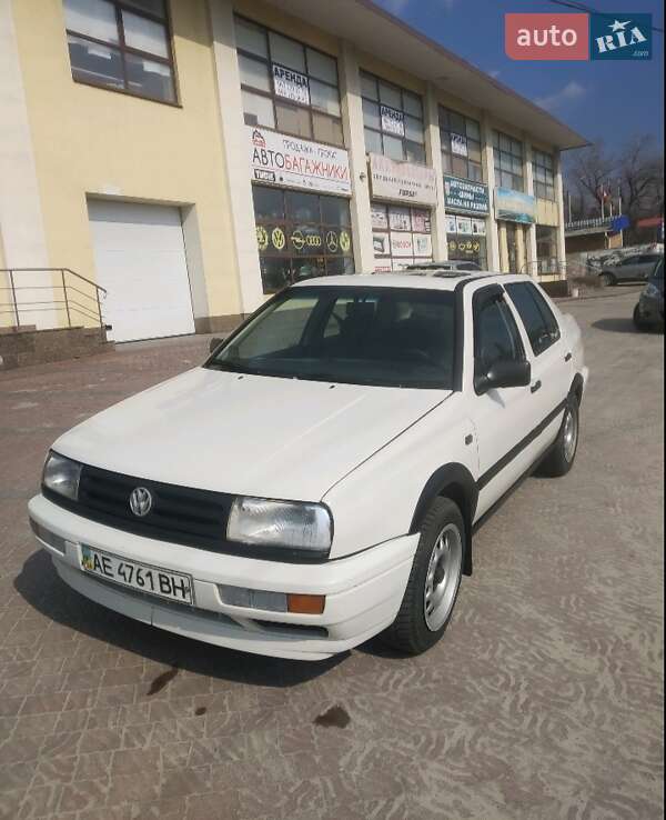 Седан Volkswagen Vento 1993 в Днепре