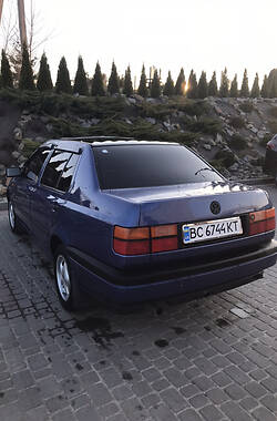 Седан Volkswagen Vento 1992 в Мостиске