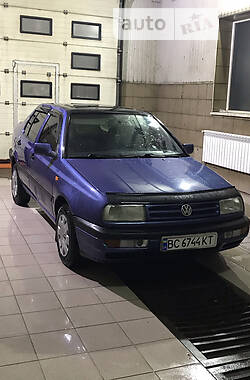 Седан Volkswagen Vento 1992 в Мостиске