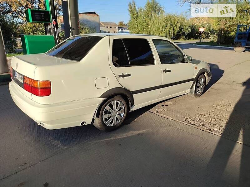 Седан Volkswagen Vento 1992 в Староконстантинове